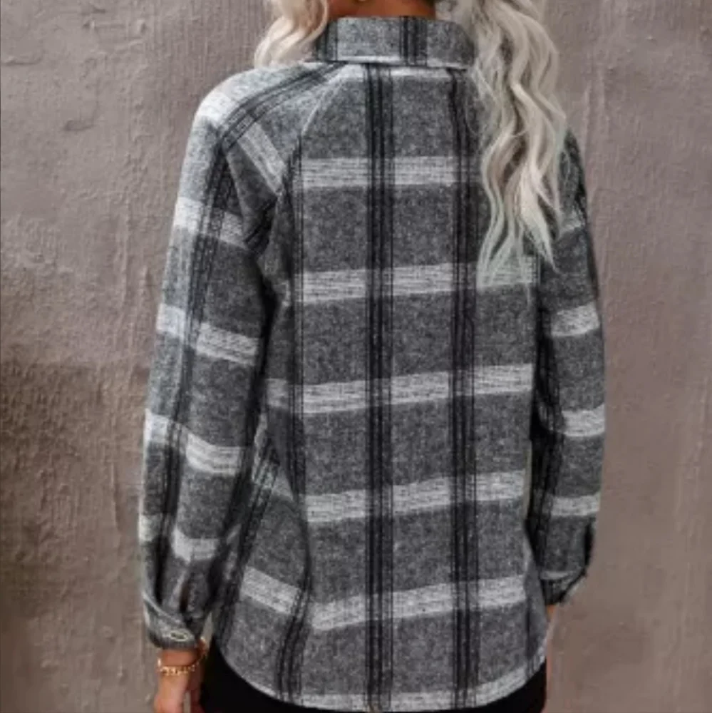 New plaid shacket with pockets - Picture 4 of 13
